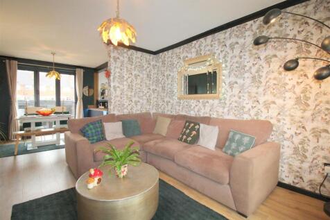 Open Plan Lounge/Dining Kitchen