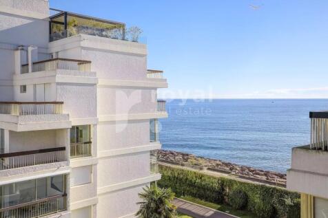 Sea view from renovated apartment in Mandelieu