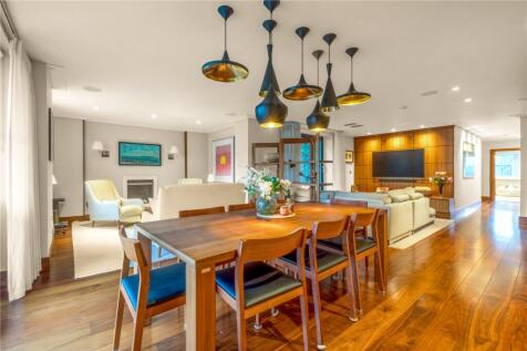 Sitting/Dining Room