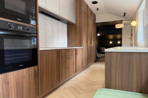 Luxury Student House // 6 Bed  & 6 Bath // 2027-28 photo 3