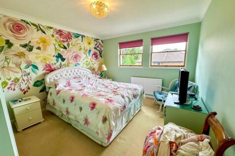 2 Rawlins Close, N3 (16).jpg