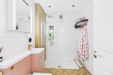 Family Bathroom - Second floor