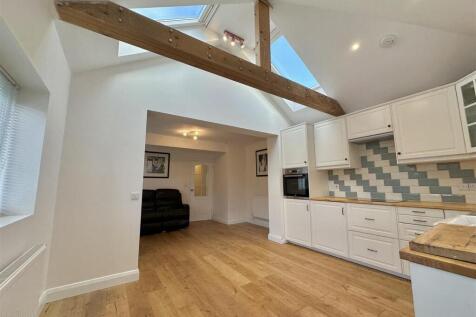 Kitchen / Dining Area