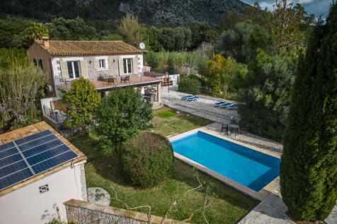 Finca with pool, solar, and views
