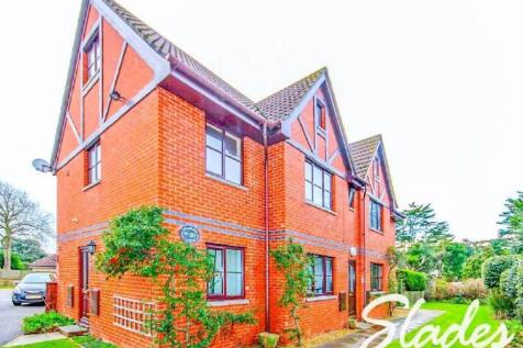 1-bed flat on Bracken Lodge, 39 Twynham Road, Southbourne, £900/mo