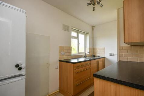 66a White Oak Drive, Finchfield, Wolverhampton, WV3 9AW photo 3