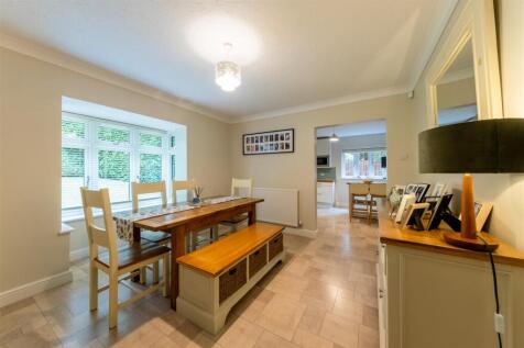 17 Woodham Close-011.jpg