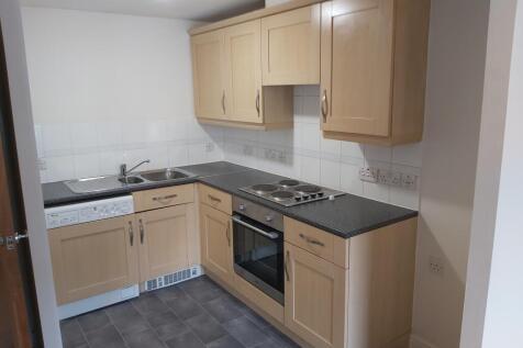 2-bed flat on St Andrews Close, Canterbury, £1,450/mo