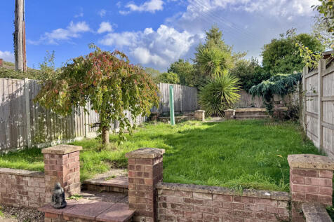 Enclosed Garden | Pond