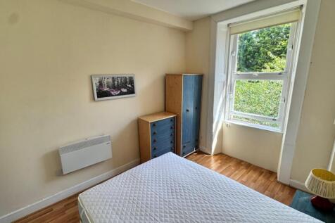 bedroom 2.jpeg