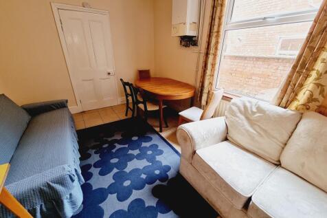 37 Claremont Road, Leamington Spa photo 2