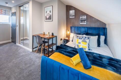 Bed &amp; Desk 