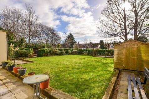 London, SE25 - property photo