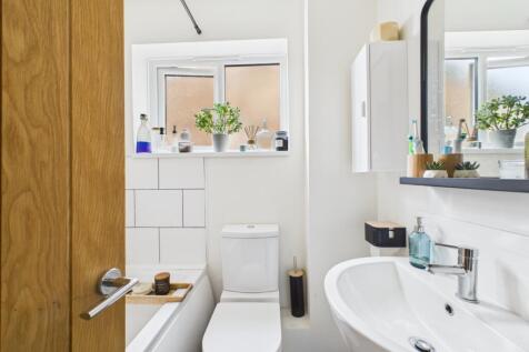 CAM01740G0-PR0461-STILL003