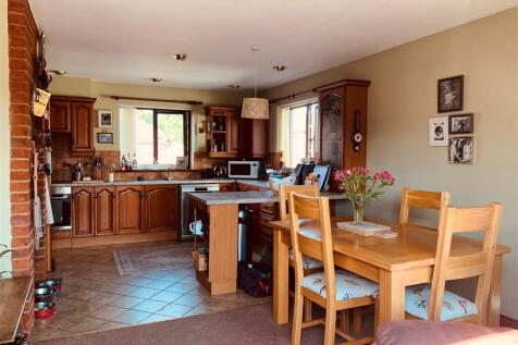 Kitchen 1.jpg
