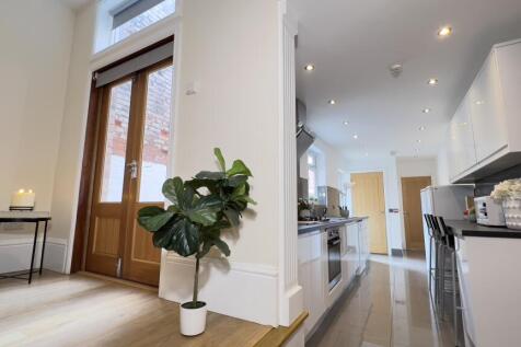 28 Clarendon Street, Leamington Spa photo 2