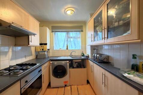 Grove Crescent - Kitchen.jpg