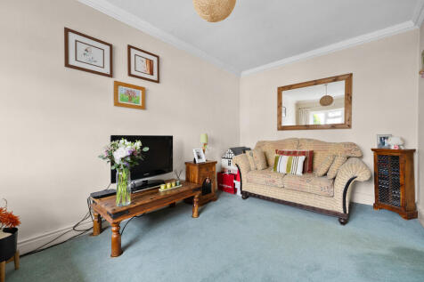 Curzon Close, Cur...