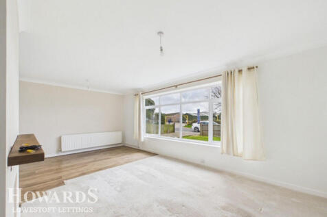 Mills Drive, LOWESTOFT photo 2
