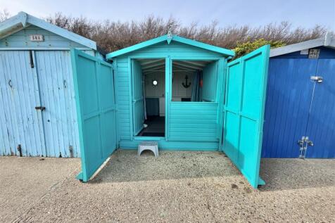 BEACH HUT