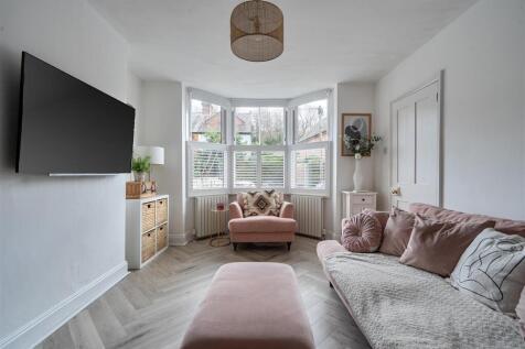 Living Room (2).jpg