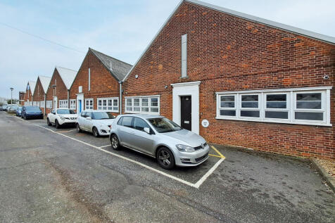 EDIT_Unit 14 Tewin Court External 2.jpg