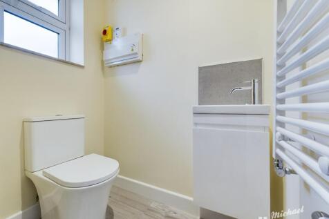 CAM03852G0-PR0156-STILL006