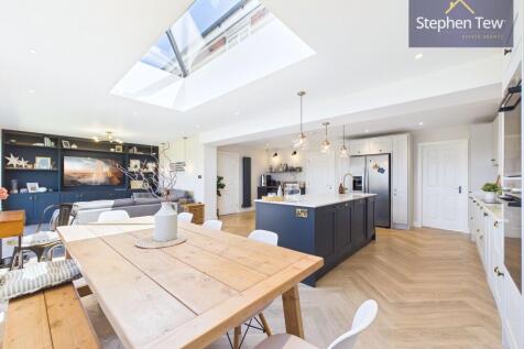 Open Plan Kitchen/Dining/Living Area