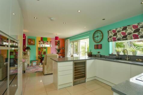 Open Plan Dining Kitchen / Living Area