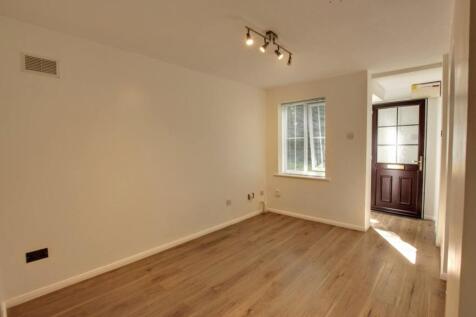 Colwell Gardens, Haywards Heath, RH16 photo 5