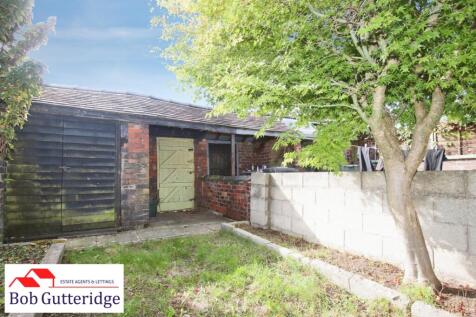 ENCLOSED REAR GARDEN