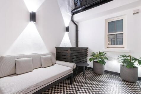 PoWT Apt 4 - 08 Courtyard Terrace.jpg