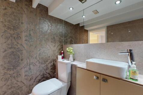 5, 69ECSfamilybathroom3.jpg