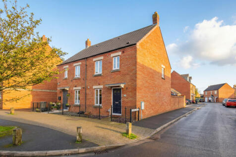 3 bed semi-detached house for sale