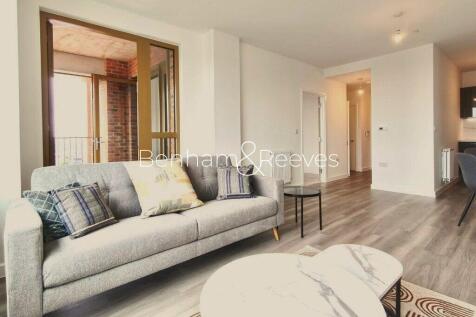 1-bed flat on Ilderton Road, London, SE15, £2,050/mo