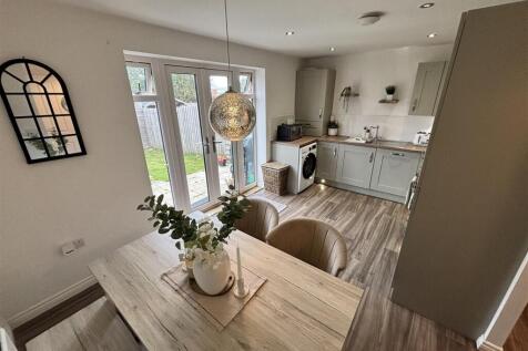 Open Plan Kitchen and Dining Room