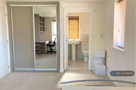 Master Bedroom En-Suite Bathroom