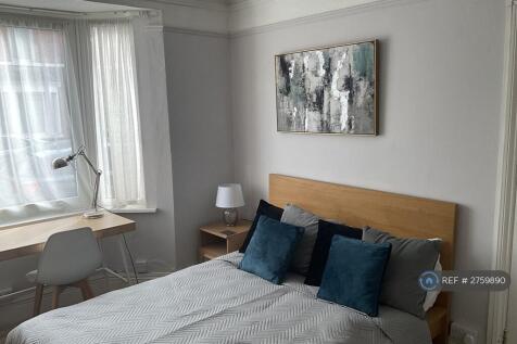 1st Double Bedroom Available