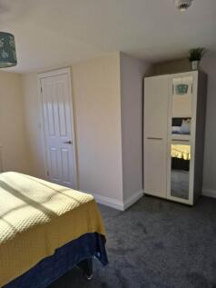 **AVAILABLE EARLY JANUARY** Room 12. 20 Newgate Street, Worksop photo 2