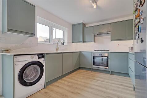 Kitchen 2.jpg