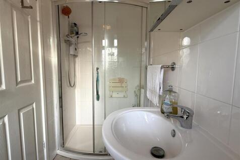 GROUND FLOOR SHOWER ROOM