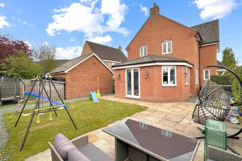 Side Aspect &amp; Private Garden 545