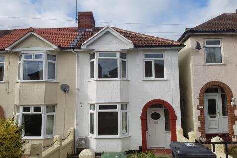 A charming front view of a well-maintained prop...
