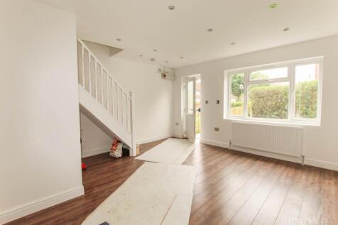 Denbigh Drive, Hayes, Middlesex photo 5
