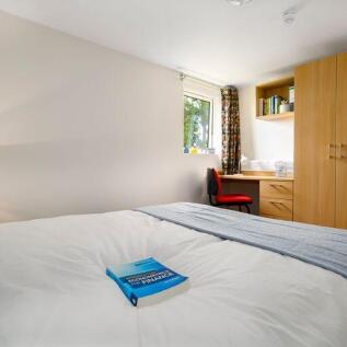 Penthouse 1 bedroom luxury flat in Harborne photo 4