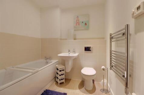 FLAT 2 RAMSDEN COURT-4.jpg