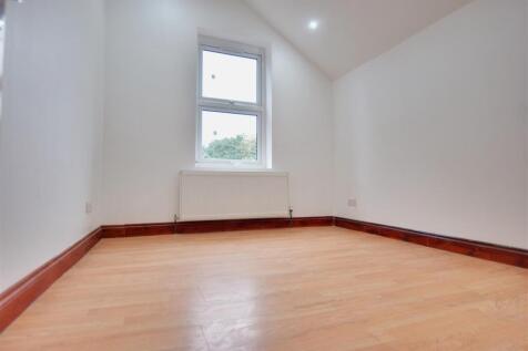 Belgrave Avenue, Watford photo 4