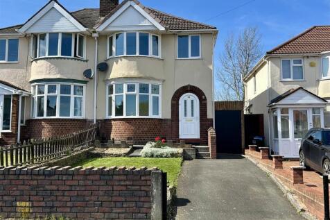 Throne Crescent Rowley Regis 1.jpg