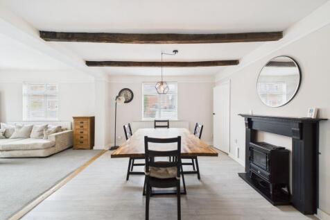 DINING AREA/SITTING AREA