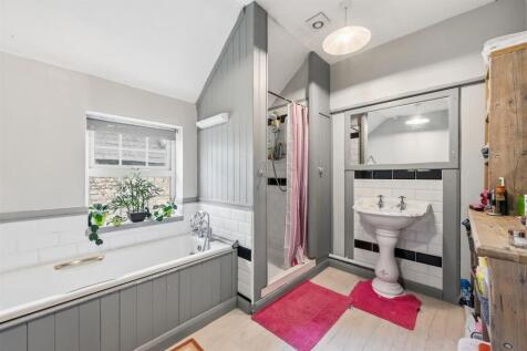 Mallin House - Bathroom